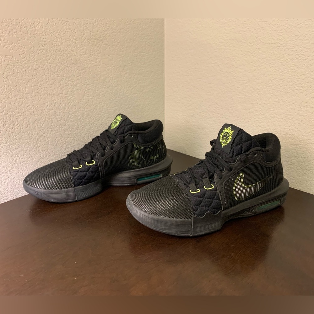 Nike Lebron Witness 8 Basketball Shoes Black Volt FB2239-002 Men's Size 12